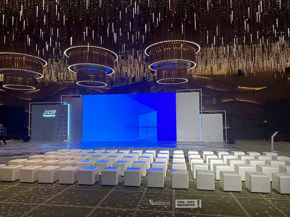 小鹏汽车内部员工培训会，开封沙发租赁进行布场